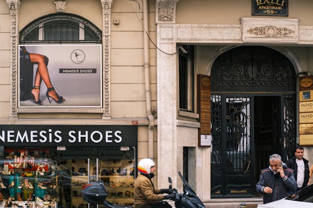 8 Types of Store Signage to Increase Sales
