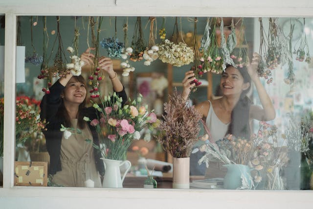 10 Creative Retail Display Ideas That Boost In-Store Engagement